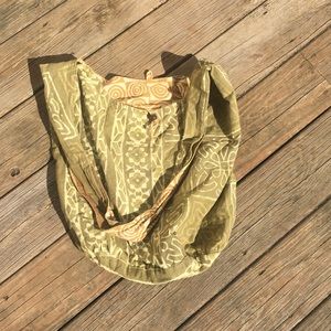 Reversible shoulder bag